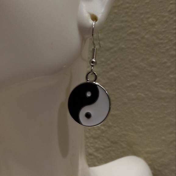 Independent Jewelry - $6 Sale Earrings